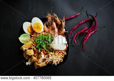 Laksa, Laksa Curry Made From Vermicelli, Noodles, Bean Sprouts, Egg, Tofu Lime, And Shrimp With A Sp