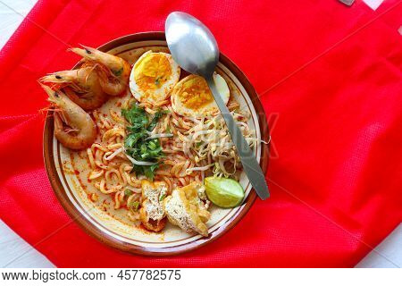 Laksa, Laksa Curry Made From Vermicelli, Noodles, Bean Sprouts, Egg, Tofu Lime, And Shrimp With A Sp