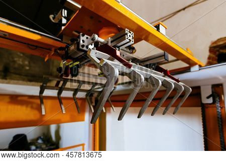 Lifting Jaw Grip Of Bag Stacking Machine