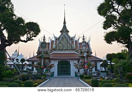 Wat Arun Garden