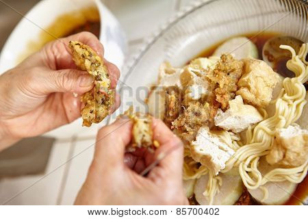Lontong mie in Indonesian for its famous traditional food, or in English maybe spelled rice cake and noodle in vegetable soup