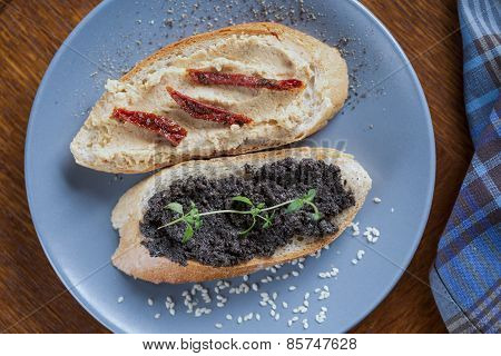 Sandwiches With Hummus And Tapenade
