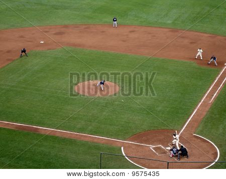 Braves džbán Kenshin Kawakami vyvolá hřiště s Tim Lincecum s běžec