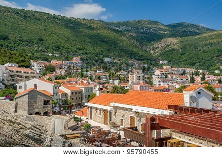 Petrovac old town streets