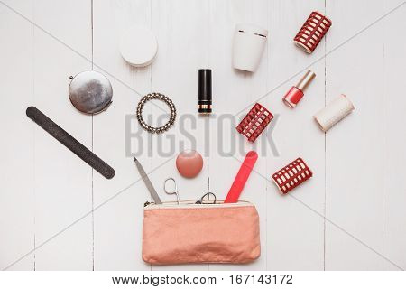 Bottomless female beautician. An infinite number of things stored in handbags. A bunch of cosmetics.