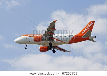 AMSTERDAM, THE NETHERLANDS - SEPTEMBER 25, 2016: Contrasting picture of an Airbus A319-111 from easyJet that wil land at the airport of Schiphol
