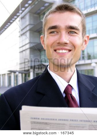 Uomo d'affari lettura giornale
