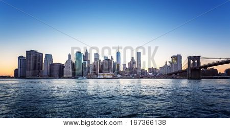 Brooklyn bridge at dusk