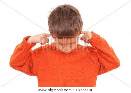 Je ne vous entends pas ! 5-6 ans garçon isolated on white