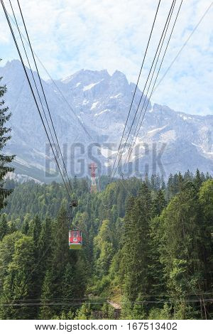 Exciting cable car ride from Grinau and Zugspitze