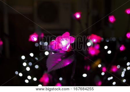 gerlyandy bright light at night in the street close up