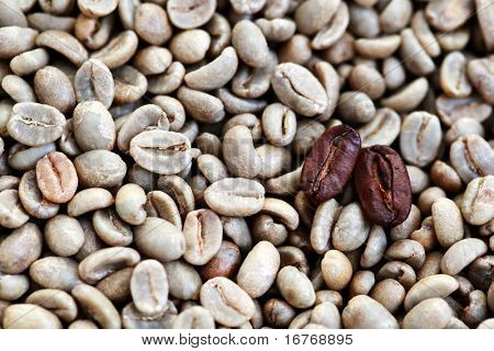 baggrund af ristede og få brændt kaffe bønner - kaffe tid
