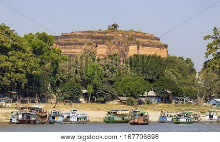 Ruined Pagoda in Mingun Paya / Mantara Gyi Paya ,Myanmar.