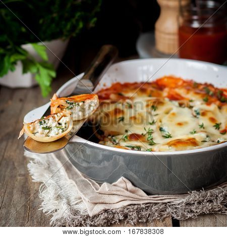 Ricotta Stuffed Conchiglioni With Tomato