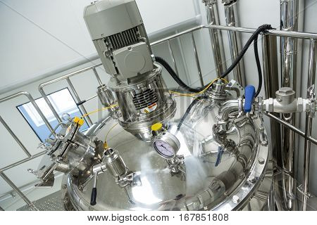 Big Steel Pressure Tank With Pressure Meter