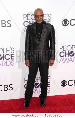 LOS ANGELES - JAN 18:  James Pickens Jr at the People's Choice Awards 2017 at Microsoft Theater on January 18, 2017 in Los Angeles, CA