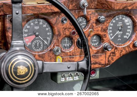 Wiesbaden, Hessen/germany - 05 12 2018: Hmsc Oldtimer Rallye Wiesbaden - Vintage Jaguar Xk 140 Dhc S