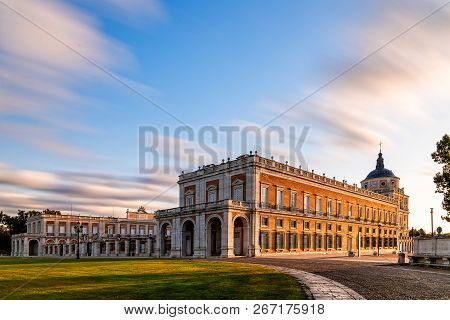 Aranjuez, Spain - October 20, 2018: Royal Palace Of Aranjuez At Sunrise. It Is A Residence Of The Ki