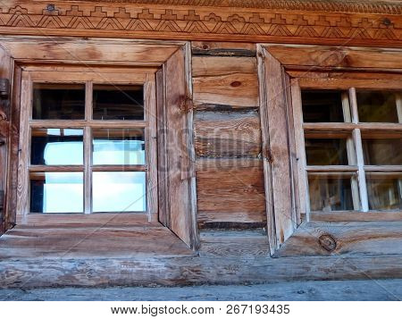 Window With Platband. A Fragment Of The Facade. Coaching Inn. The Beginning Of The Xix Th Century (1