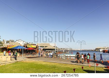 Fremantle, Western Australia - 2011: The Broadwalks Of Fremantle Fishing Boat Harbour On A Sunny Day