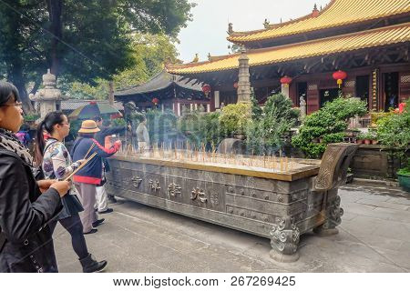 Guangzhou/china - 28 November 2015:unacquainted Chinese Or Tourist Praying For God In Guangxiao Temp
