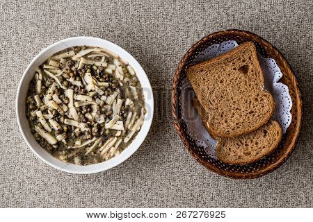 Turkish Mas Fasulyesi Corbasi / Mung Bean Soup With Bran Bread.