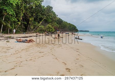 Isla Zapatilla, Panama - May 21, 2016: Beach At Isla Zapatilla Island, Part Of Bocas Del Toro Archip