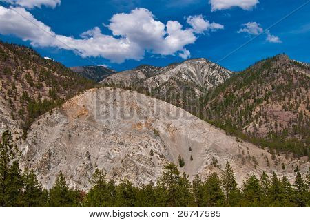 Splendida vista sulle montagne a Thompson River.