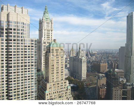 Woolworth Building a panoráma v New Yorku se zajímavá obloha