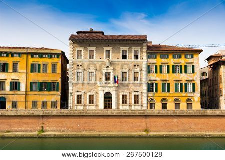 Alla Giornata Palace (circa 1600) In Pisa, Tuscany, Italy. The Inscription 