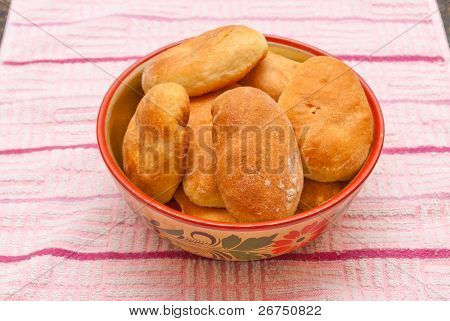 Koš plný pirogies.