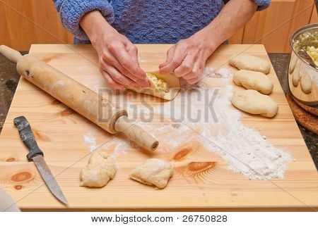 Vaření pirogies. Těsto.