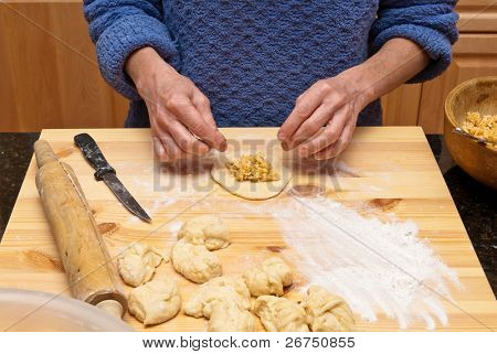 Vaření pirogies. Těsto.