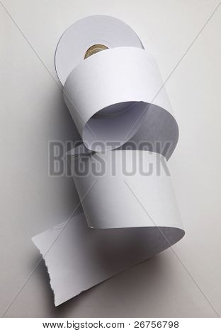 rolo de papel solta isolado no branco