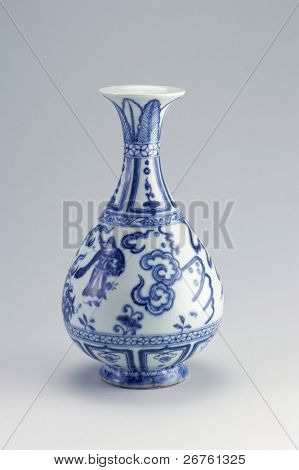vaso antico cinese sulla pianura terra posteriore