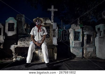 Merida, Cementerio General, Mexico - 31 October 2018: White Customed Man With Cowboy Hat With Skull 