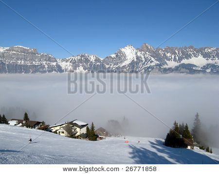 Lyžování nad mraky v Flumserberg (St. Gallen, Švýcarsko)