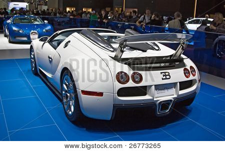 Ženeva - 7. března: Bugatti grand sport na displeji na 79 International Motor Show Palexpo-Genev