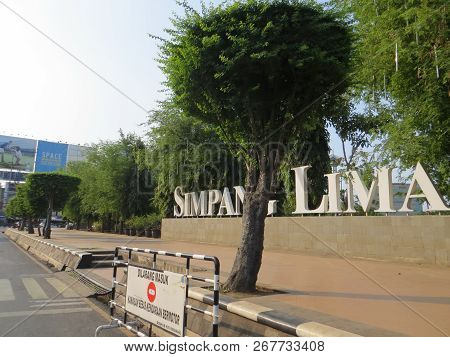 Semarang, Indonesia - October 28, 2018: Pedestrian Walkway At Taman Simpang Lima (simpang Lima Park)