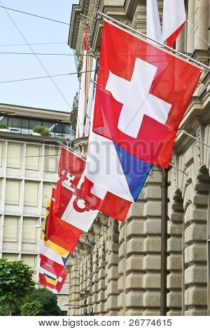 Zurigo decorati per la festa nazionale Svizzera