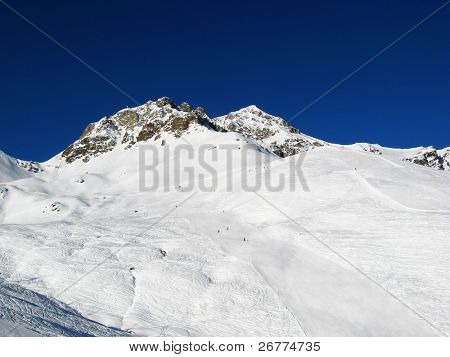 Stoku w ośrodku narciarskim Scuol. Szwajcaria