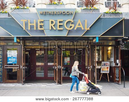 Wetherspoon Pub Storefront In Cambridge