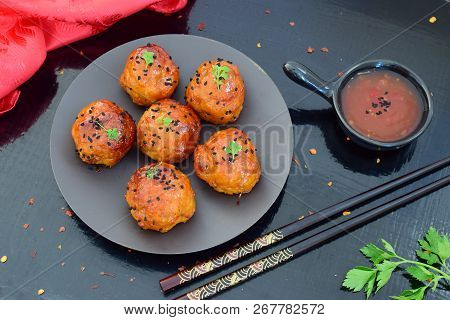 Spicy Chicken Balls In Sweet Chilly Glazur