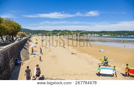 Hendaye, France - June 8: Tourists And Surfers Enjoy The Beach Of The Charming Seaside Resort Of Hen