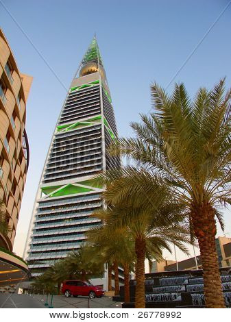 ริยาด - 22 ธันวาคม: Al Faisaliah ทาวเวอร์ด้านบน 22 ธันวาคม 2009 ในริยาด ซาอุดิอาระเบีย ฝาย Al
