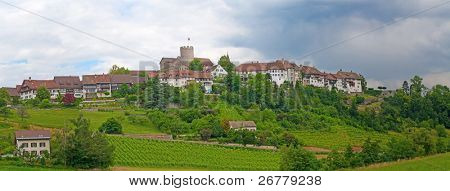 스위스 취리히 근처 Regensberg 성