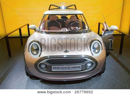 Genf - március 8: A Mini Rocketman koncepcióautó, a kijelzőn a 81 International Motor Show Pál