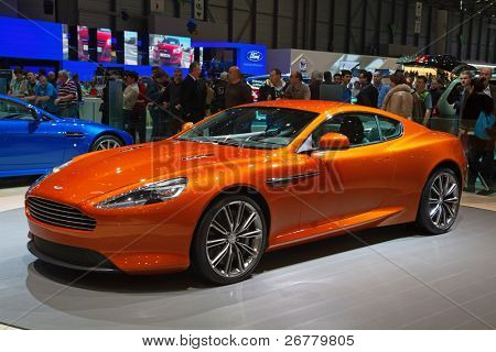 Ženeva - březen 8: The Aston Martin Virage na displeji na 81 International Motor Show Palexpo-Ge
