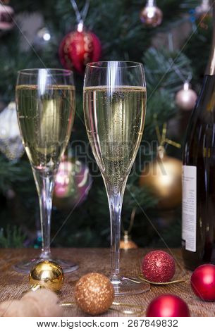 2 Glass Glasses With Sparkling Wine On The Table, A Bottle Of Wine, Wine, Golden, Red, Christmas Bal