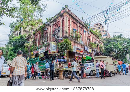 Kolkata, India - October 31, 2016: View Of A Street In The Center Of Kolkata, India